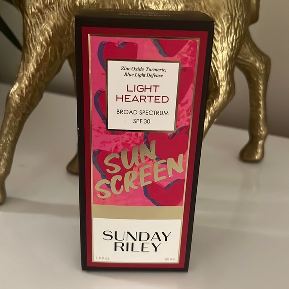 💕NWT Sunday Riley Light Hearted SPF 30 Sunscreen - Picture 1 of 2